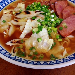 焦がしネギとキャベツとチャーシューの醤油ラーメン